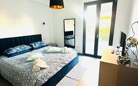 Blue Orchid Apartment, Iun S8460